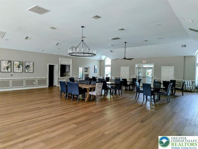 72 South Glenmoor Circle, Palmer Twp, PA 18045