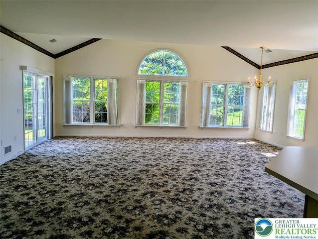 72 South Glenmoor Circle, Palmer Twp, PA 18045