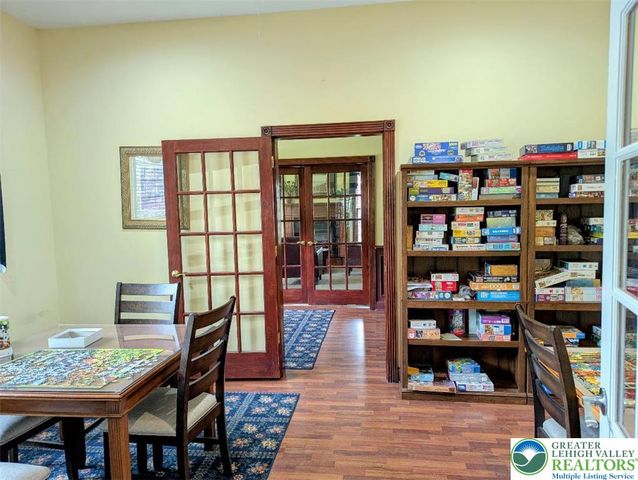 72 South Glenmoor Circle, Palmer Twp, PA 18045