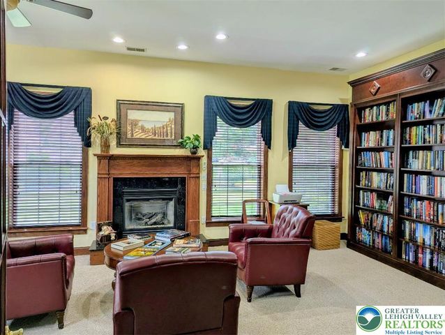 72 South Glenmoor Circle, Palmer Twp, PA 18045