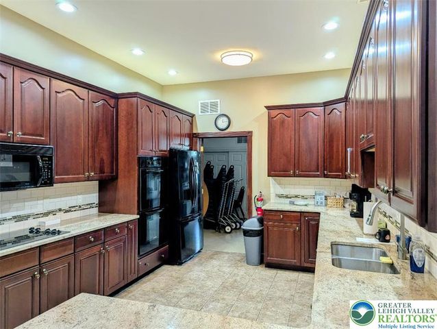 72 South Glenmoor Circle, Palmer Twp, PA 18045