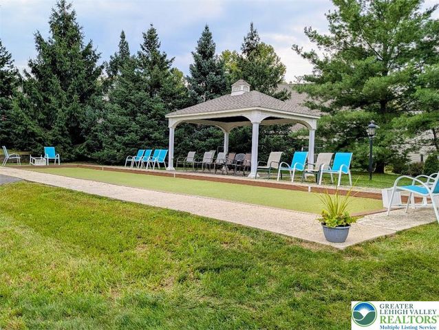 72 South Glenmoor Circle, Palmer Twp, PA 18045