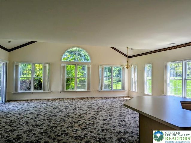 72 South Glenmoor Circle, Palmer Twp, PA 18045