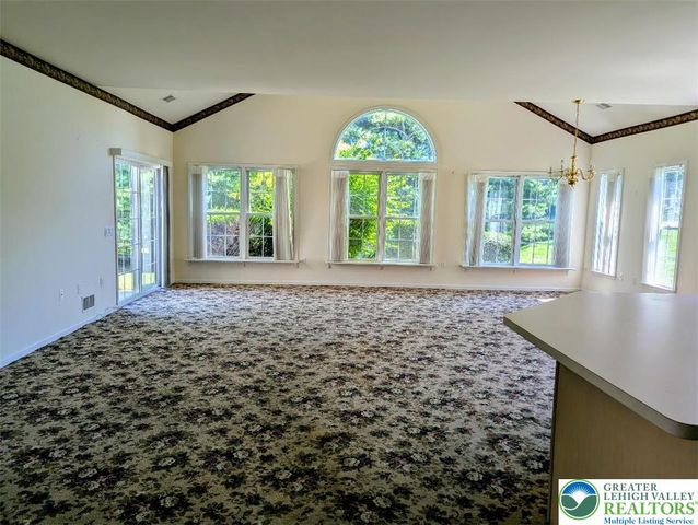 72 South Glenmoor Circle, Palmer Twp, PA 18045