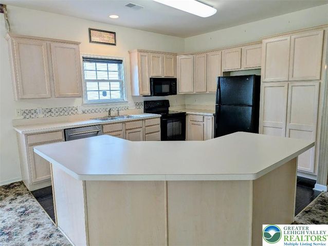 72 South Glenmoor Circle, Palmer Twp, PA 18045