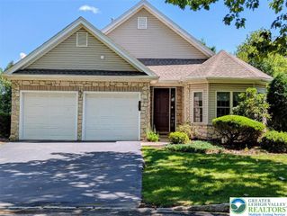 72 South Glenmoor Circle, Palmer Twp, PA 18045