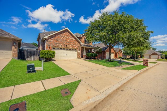 3949 Sunnygate Drive, Fort Worth, TX 76262