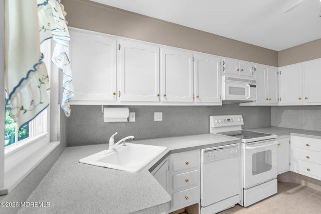 455B Portsmouth Drive, Lakewood, NJ 08701