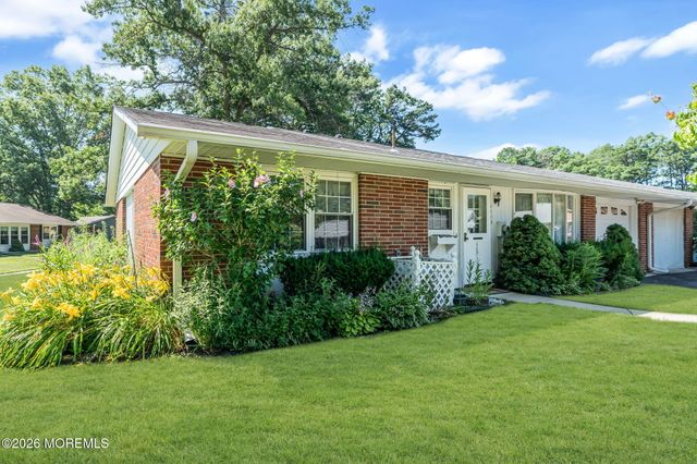 455B Portsmouth Drive, Lakewood, NJ 08701