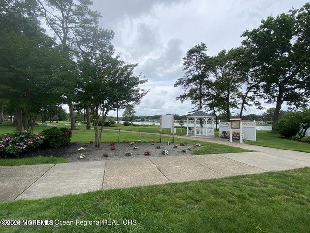 455B Portsmouth Drive, Lakewood, NJ 08701