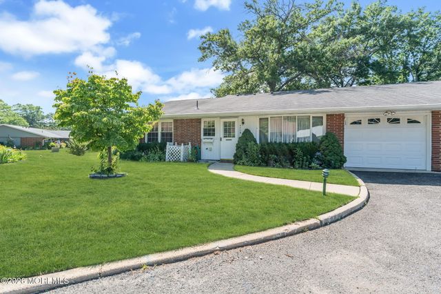 455B Portsmouth Drive, Lakewood, NJ 08701