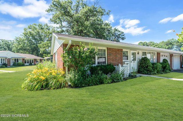 455B Portsmouth Drive, Lakewood, NJ 08701