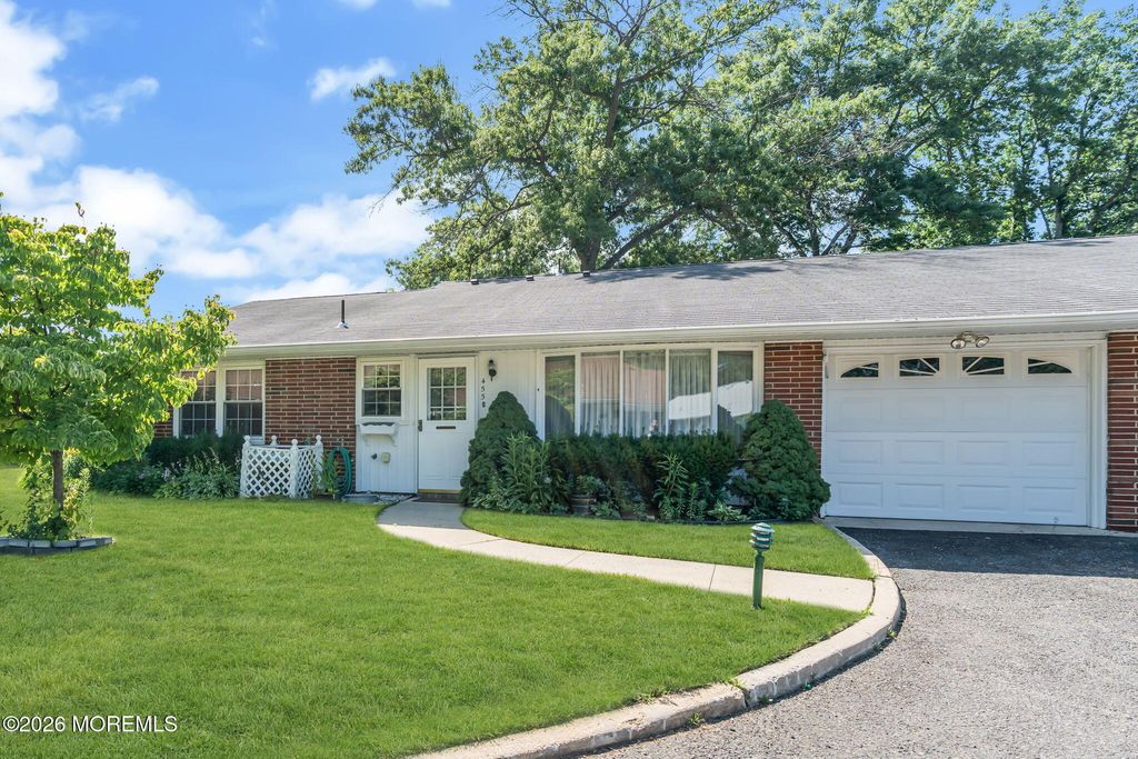 455B Portsmouth Drive, Lakewood, NJ 08701