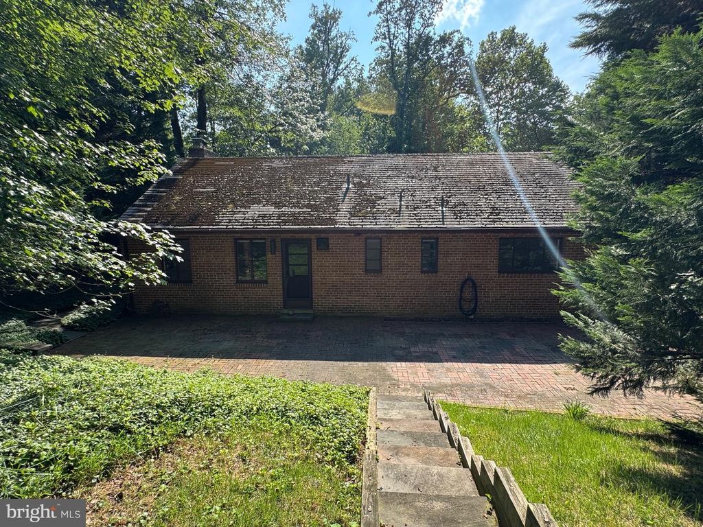 2431 N TAYLOR ST, Arlington, VA 22207