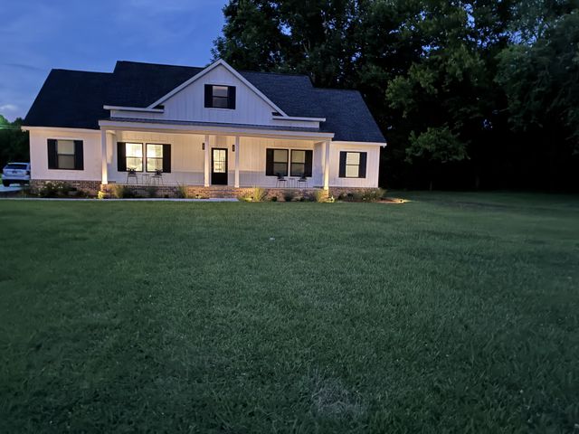 1736 Barker RD, Columbia, TN 38401