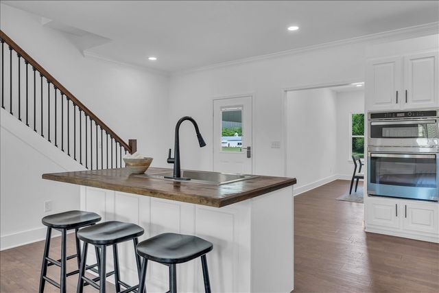 1736 Barker RD, Columbia, TN 38401