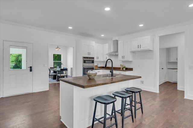1736 Barker RD, Columbia, TN 38401
