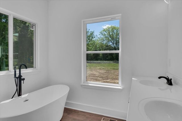 1736 Barker RD, Columbia, TN 38401