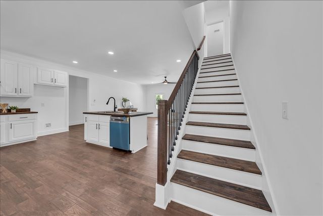 1736 Barker RD, Columbia, TN 38401