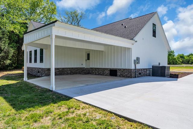 1736 Barker RD, Columbia, TN 38401