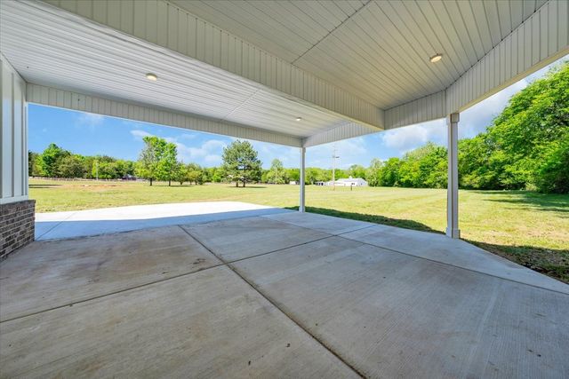1736 Barker RD, Columbia, TN 38401