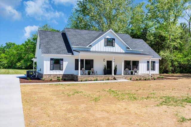 1736 Barker RD, Columbia, TN 38401