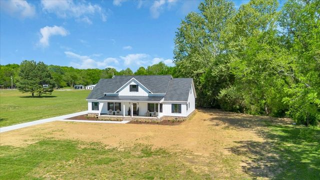 1736 Barker RD, Columbia, TN 38401