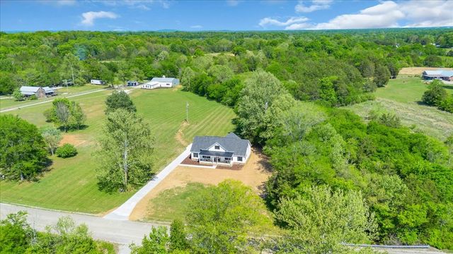 1736 Barker RD, Columbia, TN 38401