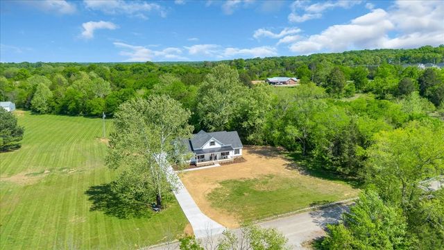 1736 Barker RD, Columbia, TN 38401