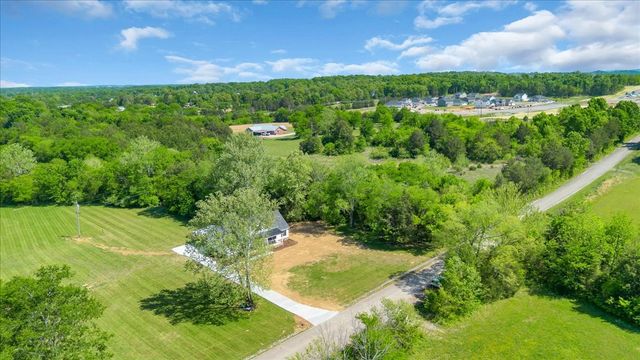 1736 Barker RD, Columbia, TN 38401