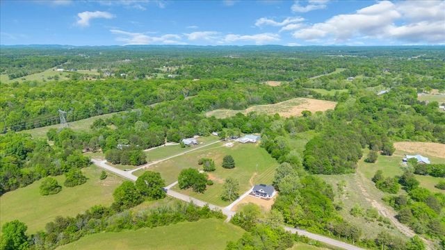 1736 Barker RD, Columbia, TN 38401