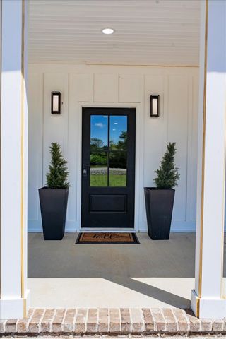 1736 Barker RD, Columbia, TN 38401