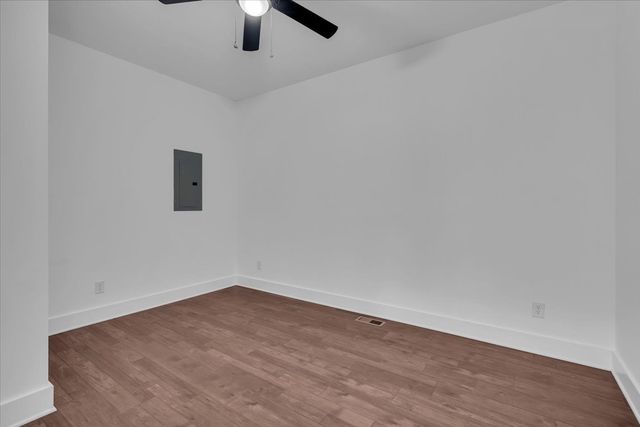 1736 Barker RD, Columbia, TN 38401