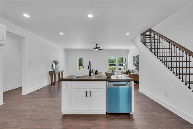 1736 Barker RD, Columbia, TN 38401