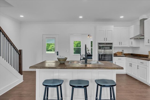 1736 Barker RD, Columbia, TN 38401
