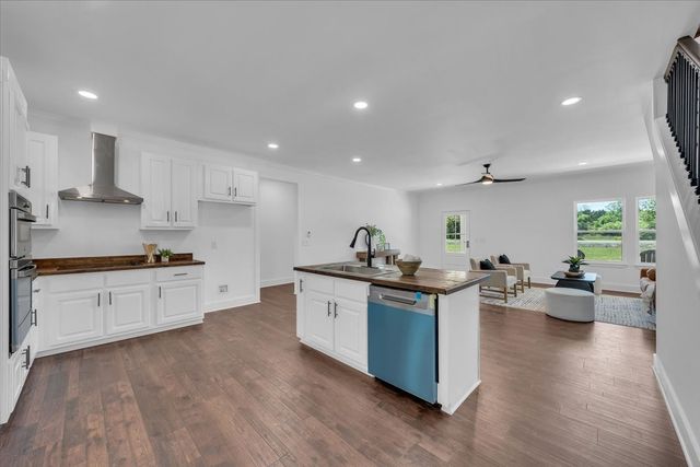 1736 Barker RD, Columbia, TN 38401