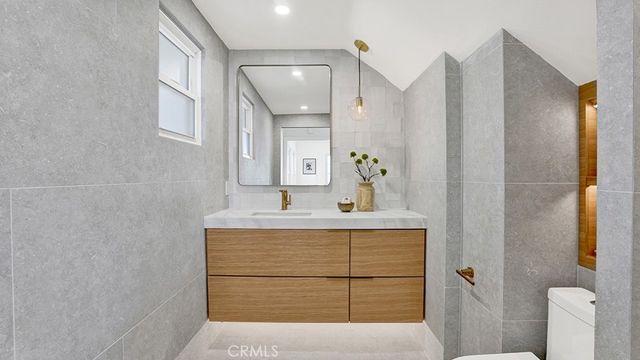 2747 E Ocean Boulevard, Long Beach, CA 90803