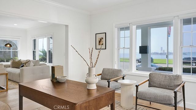 2747 E Ocean Boulevard, Long Beach, CA 90803