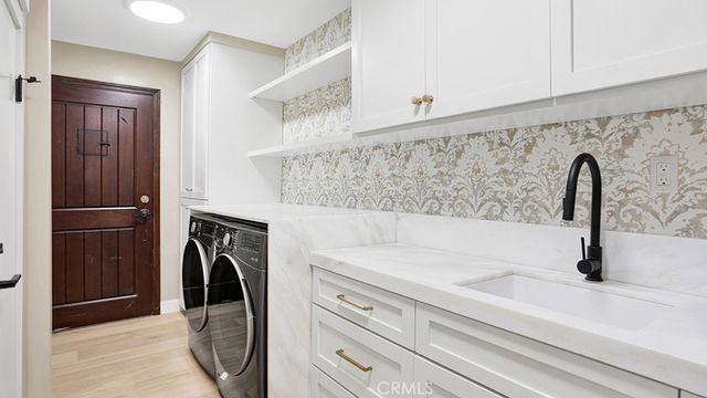 2747 E Ocean Boulevard, Long Beach, CA 90803