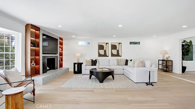 2747 E Ocean Boulevard, Long Beach, CA 90803