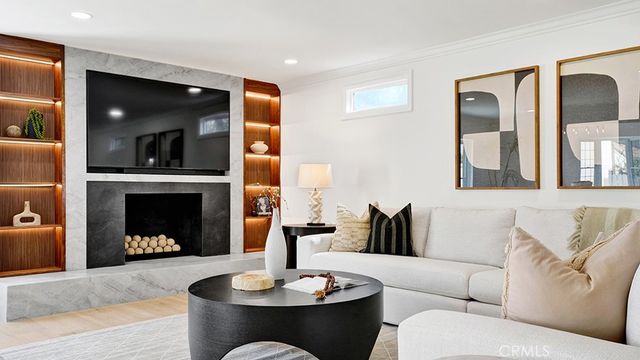 2747 E Ocean Boulevard, Long Beach, CA 90803