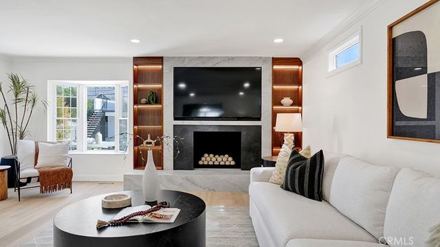 2747 E Ocean Boulevard, Long Beach, CA 90803