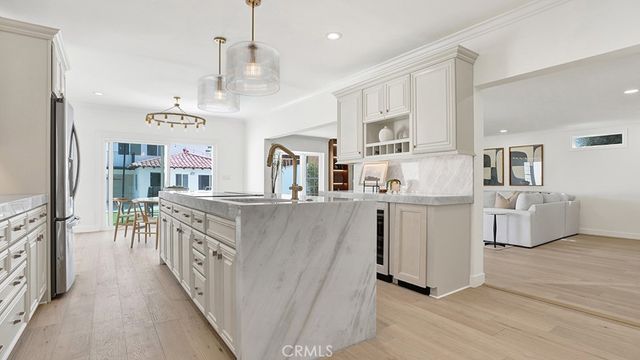 2747 E Ocean Boulevard, Long Beach, CA 90803
