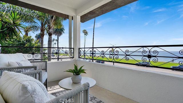 2747 E Ocean Boulevard, Long Beach, CA 90803