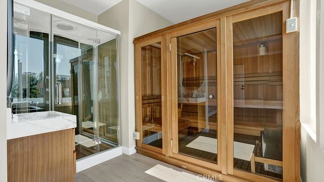 2747 E Ocean Boulevard, Long Beach, CA 90803