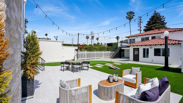 2747 E Ocean Boulevard, Long Beach, CA 90803
