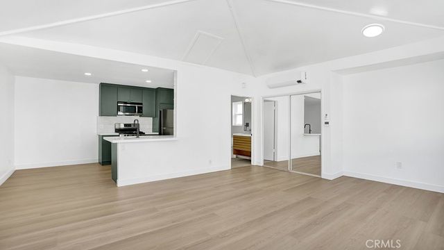2747 E Ocean Boulevard, Long Beach, CA 90803