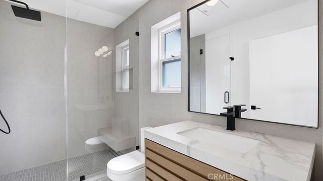 2747 E Ocean Boulevard, Long Beach, CA 90803