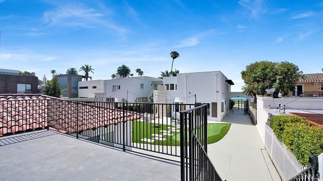 2747 E Ocean Boulevard, Long Beach, CA 90803
