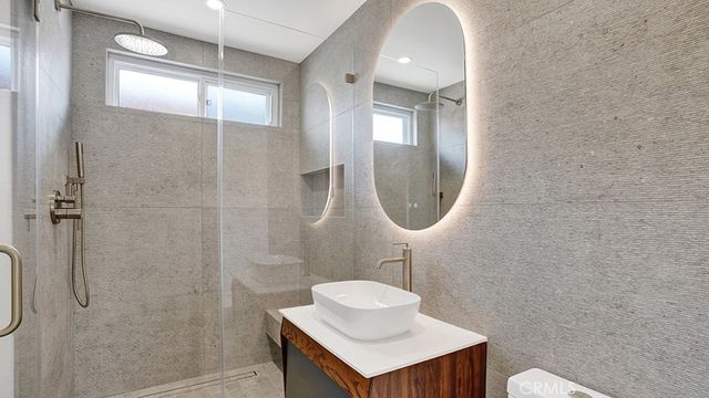 2747 E Ocean Boulevard, Long Beach, CA 90803